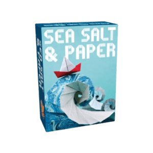 Boîte du jeu Sea Salt & Paper avec un origami de bateau blanc et rouge sur une vague de papier marbrée bleue.